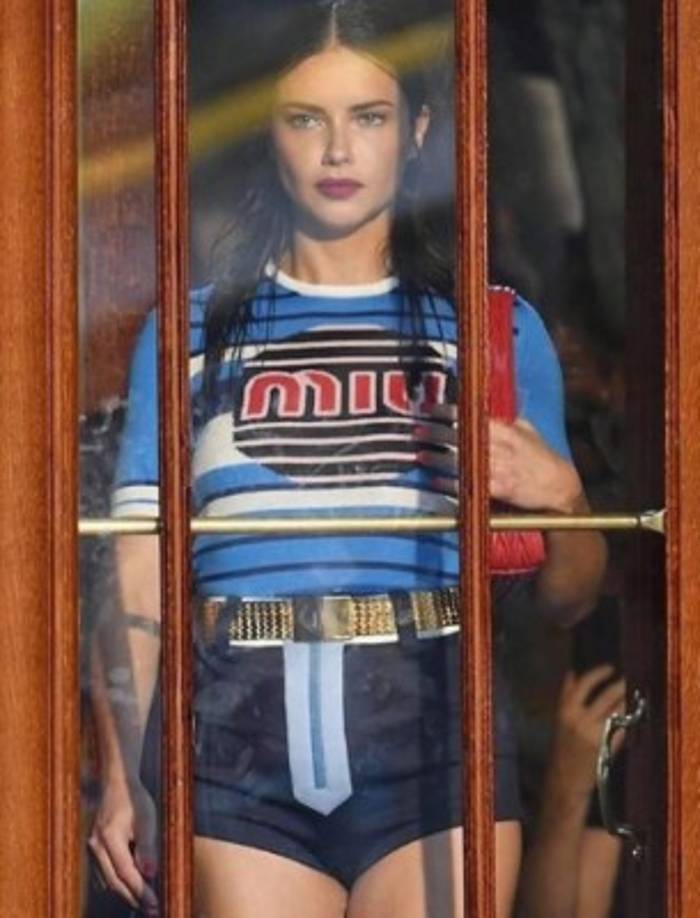 Adriana Lima<br/>En diciembre de 2014 se ubicó en el puesto número 1 en la lista Top Sexiest Models por models.com, y también en 2015 se posicionó como la modelo mejor pagada después del retiro de Gisele Bundchen.<br/>