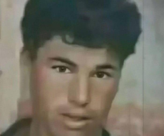 El responsable de su encierro, el conserje de 61 años en la municipalidad de El Guedid, intentó escapar al saberse descubierto, pero fue detenido por las autoridades y puesto bajo custodia.