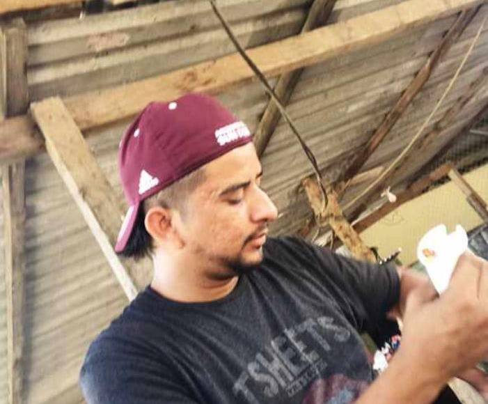 Según testigos, los sicarios que perpetraron el crimen vestían indumentaria de la Dipampco. Entraron a la vivienda de las víctimas, los sacaron por la fuerza y los tirotearon en una calle oscura del sector, dejándolos gravemente heridos. 