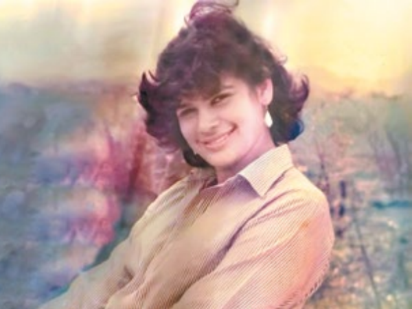 Rixi Ramona Moncada es maestra normalista. También fue docente universitaria. Egresó como abogada y tiene un máster en derecho Penal y Constitucional.