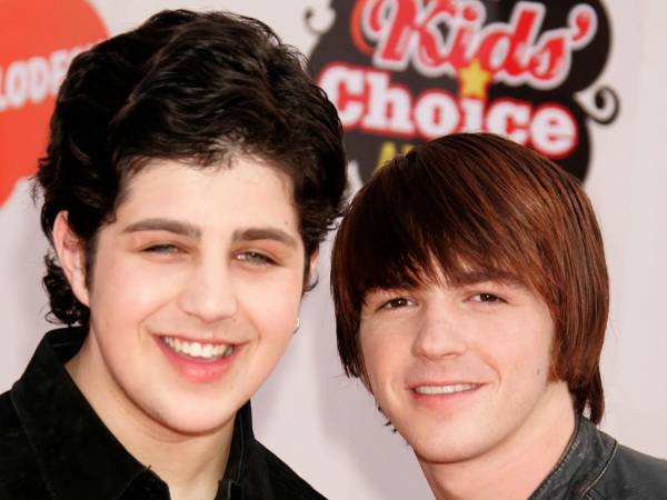 El éxito de la serie, <i>Drake &amp; Josh</i> emitida entre 2004 y 2007 en Nickelodeon, marcó a toda una <b>generación</b> de espectadores que se conectaron con las aventuras de dos hermanastros opuestos pero entrañables. Drake Parker, un carismático músico adolescente, y Josh Nichols, un inteligente estudiante, representaban dinámicas familiares y de amistad que parecían reales.