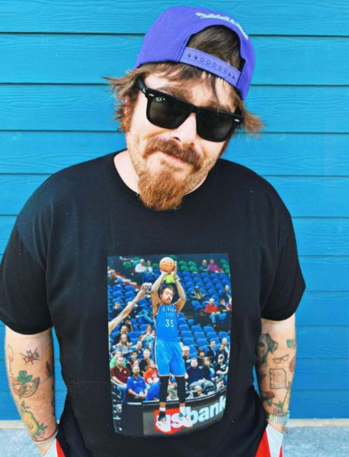 Cuenta con más de 2 millones de seguidores en su cuenta oficial de Instagram. 