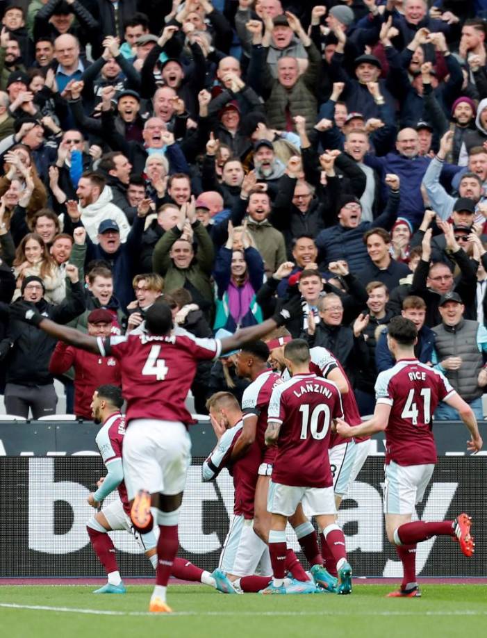 Según al portal inglés HITC, el West Ham lanzará una oferta por Alberth Elis que estaría superando los 21 millones de euros.