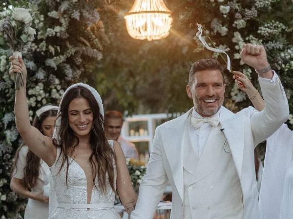 Julián Gil guardó muy bien el secreto de que se casaría con con la periodista deportiva Valeria Marín. El actor argentino unió su vida a la de la mexicana, con quien llevaba dos años comprometido, y quien le hizo volver a creer en el amor tras su primer divorcio hace más de 25 años.