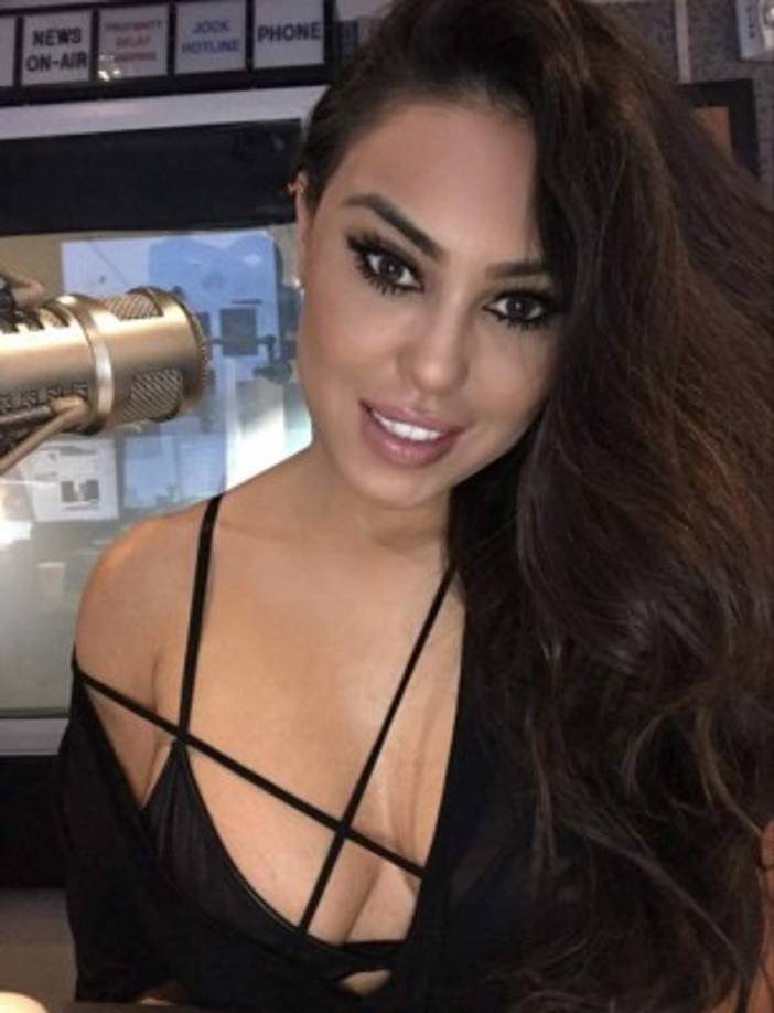 Burbano nació en Maracaibo, Venezuela, ha laborado por muchos años en Estados Unidos en diversos medios de comunicación y es amiga de los jugadores catrachos que militan en el Houston Dynamo.