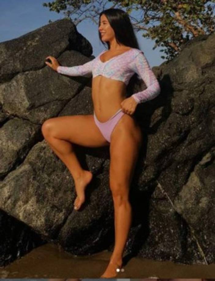 Los trajes de baños de dos piezas fueron el atuendo ideal para muchas hermosas veraneantes.