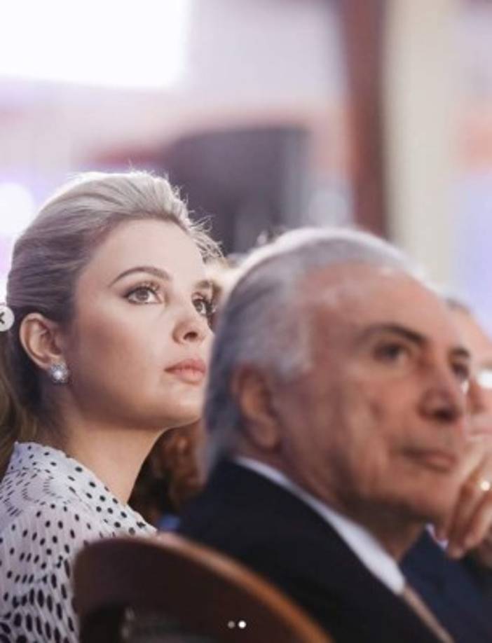 Mercela le ha inspirado tanto al Michel que incluso se ha lanzado a escribir poemas: 'Llamas de fuego, ojos brillantes, labios rojos, un incendio, toma cuenta de mí, de mi mente, de mi alma, de todo. En brasas, mi cuerpo, incendiado, consumido, disuelto. Finalmente quedan cenizas que esparzo en la cama'.<br/>