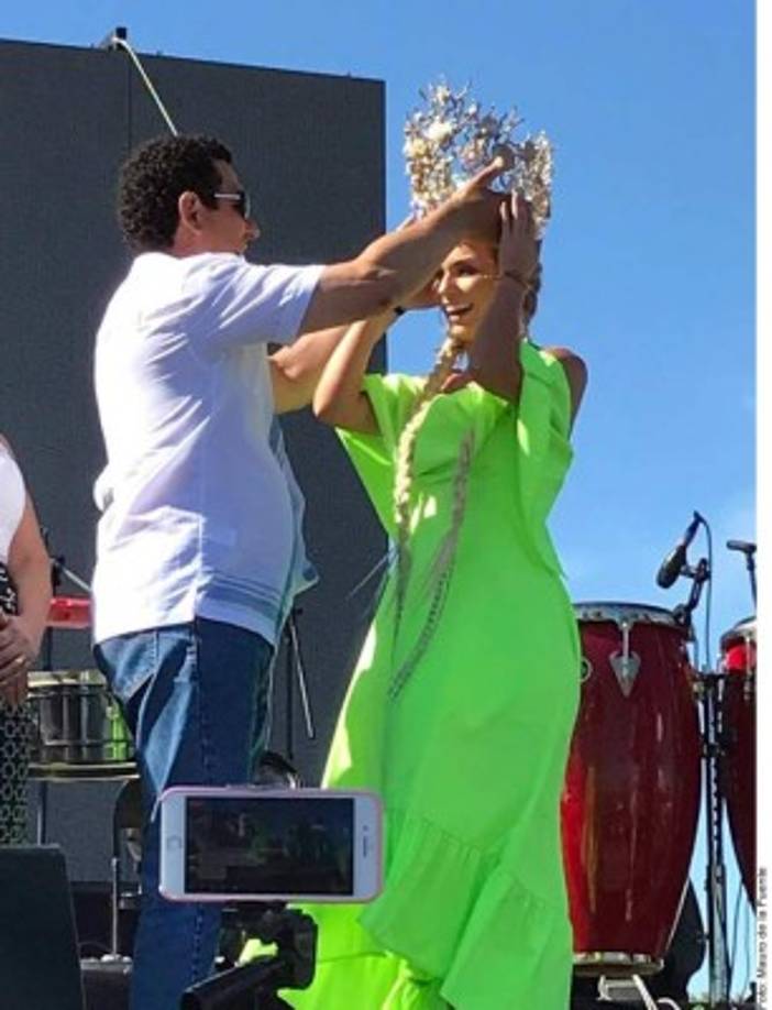 La actriz fue coronada por el el Alcalde de Matamoros, Mario López Hernández.