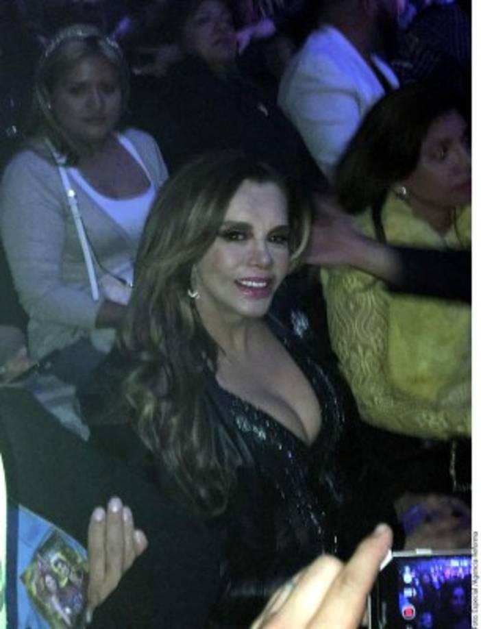 Al referirse a sus detractores en redes sociales, que seguido la atacan por su aspecto, dice:<br/>'Yo no me engancho, imagínate, mi reina, con todo lo que me han inventado, me refiero a la gente que si me ven muy bien, dicen: 'ya se volvió a operar, cirugía'. Bueno y ¿a qué hora trabajo? Si no paro. 'Gente envidiosa, enferma y frustrada', concluye.