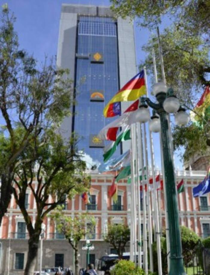 El colosar edificio se construyó en cuatro años y alberga varias oficinas de Gobierno.