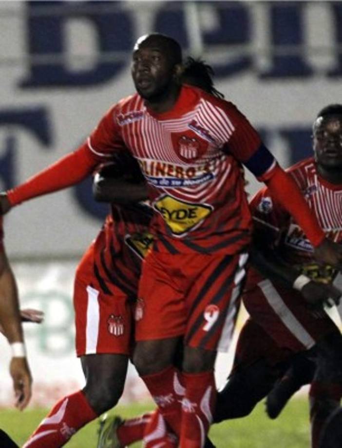 A Jerry Palacios se la acabó su contrato con el Vida y a sus casi 35 años estaría pensando en retirarse del fútbol.