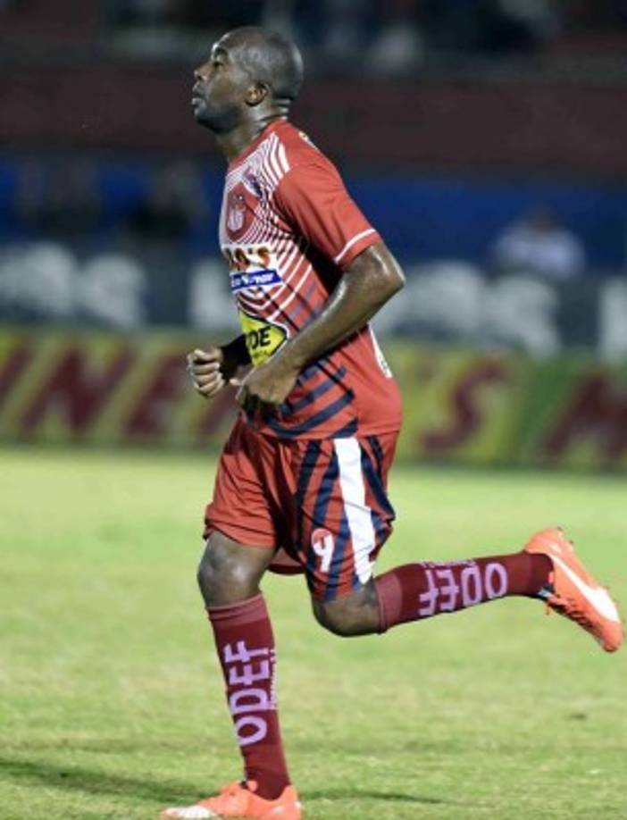 Jerry Palacios quiere seguir jugando un año más y luego se retirará para hacer su carrera como entrenador. El delantero tiene ofertas de varios equipos de la Segunda División.