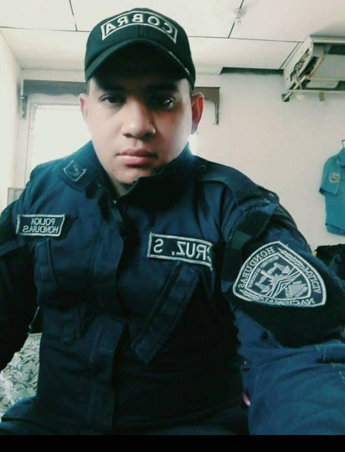 La muerte de los dos policías es investigada por cuatro equipos de unidades especiales, dirigidos por el director de la Policía Nacional, el general Juan Manuel Aguilar Godoy, quien desde el lunes se desplazó al lugar.