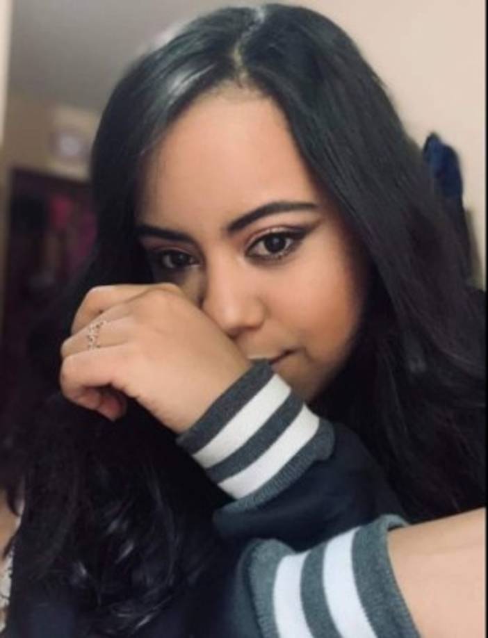 A esa hora llegaron los hombres fuertemente armados y sacaron por la fuerza del negocio y encañonada a la joven Luisa Urbina Flores (de 22 años), hija mayor del empresario.