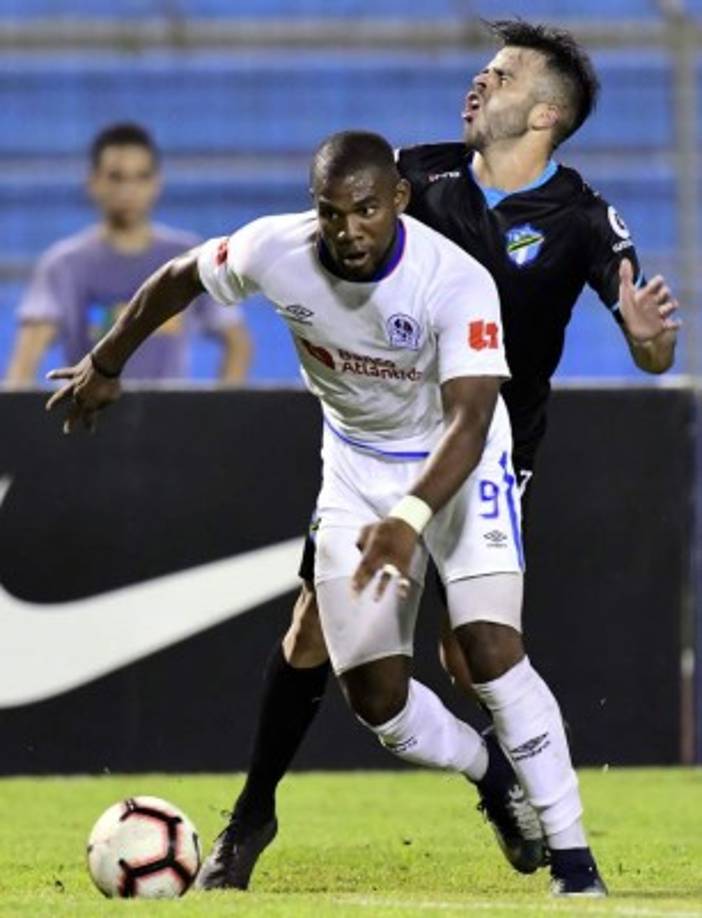 La secuencia después del manotazo de Jorge Benguché a Rodrigo Saravia.