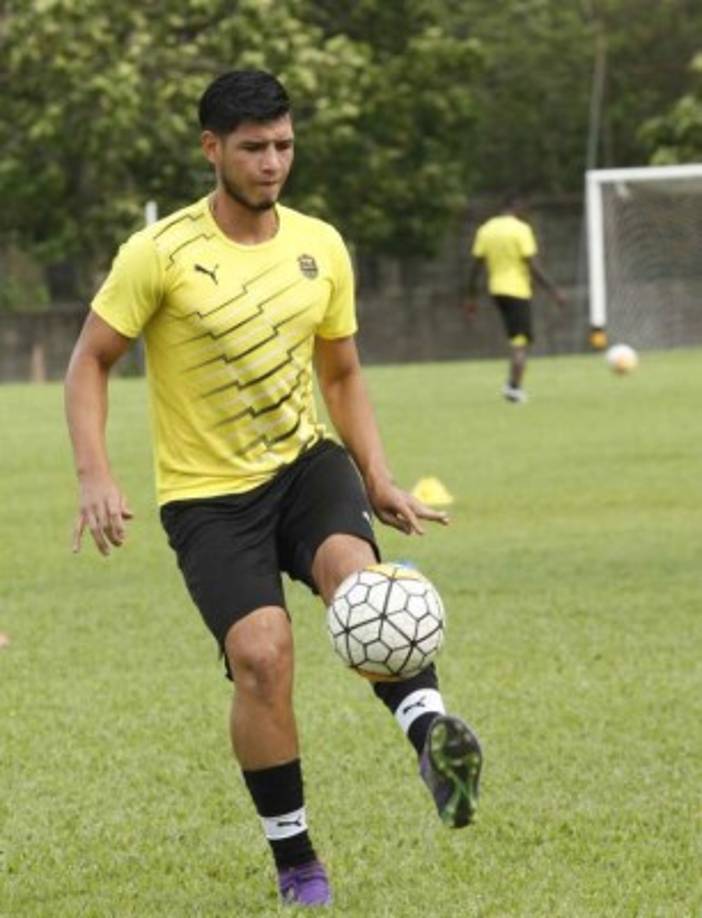 Jeffrey Flores: Es casi un hecho de que en los próximos días sería dado de baja por Real España y hay varios clubes que lo quieren.