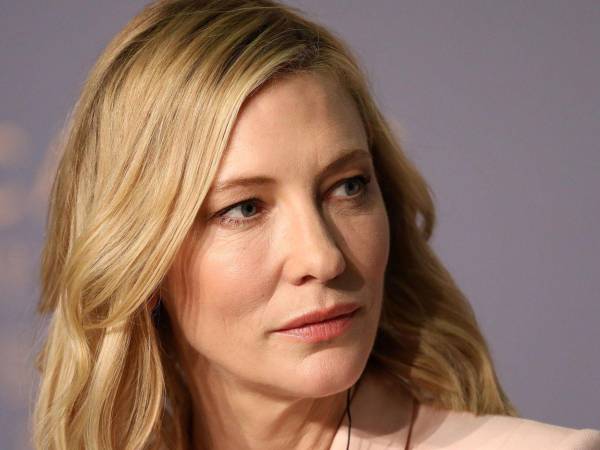 La bellísima actriz Cate Blanchett llevará su experiencia en el teatro a las salones de clases.