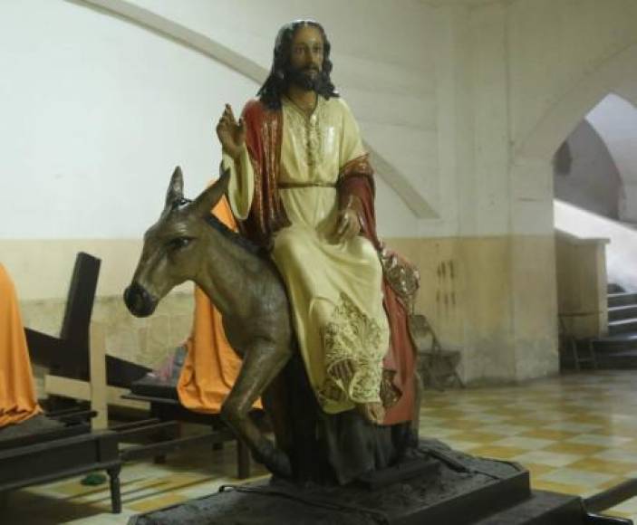 Guarda parte de un hueso de San Pedro: 12 curiosidades de la catedral (FOTOS)