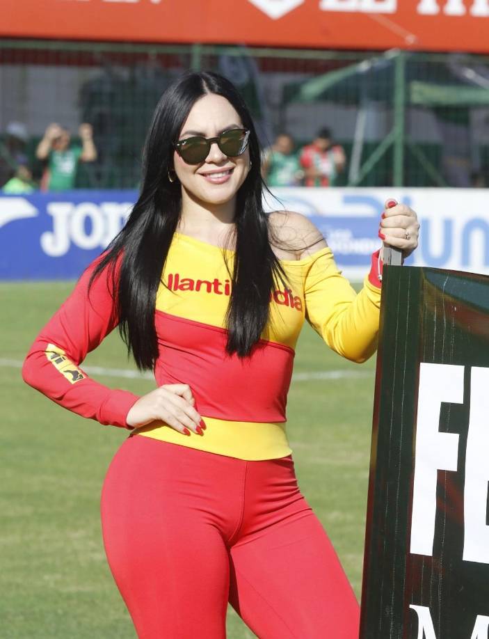 Otra linda modelo que trabaja con uno de los patrocinadores dle Marathón.