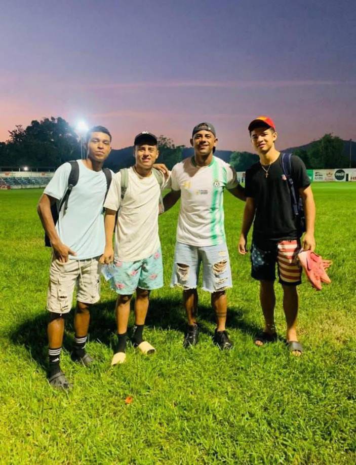 Una de sus últimas fotos com sus compañeros del Real Honduras.