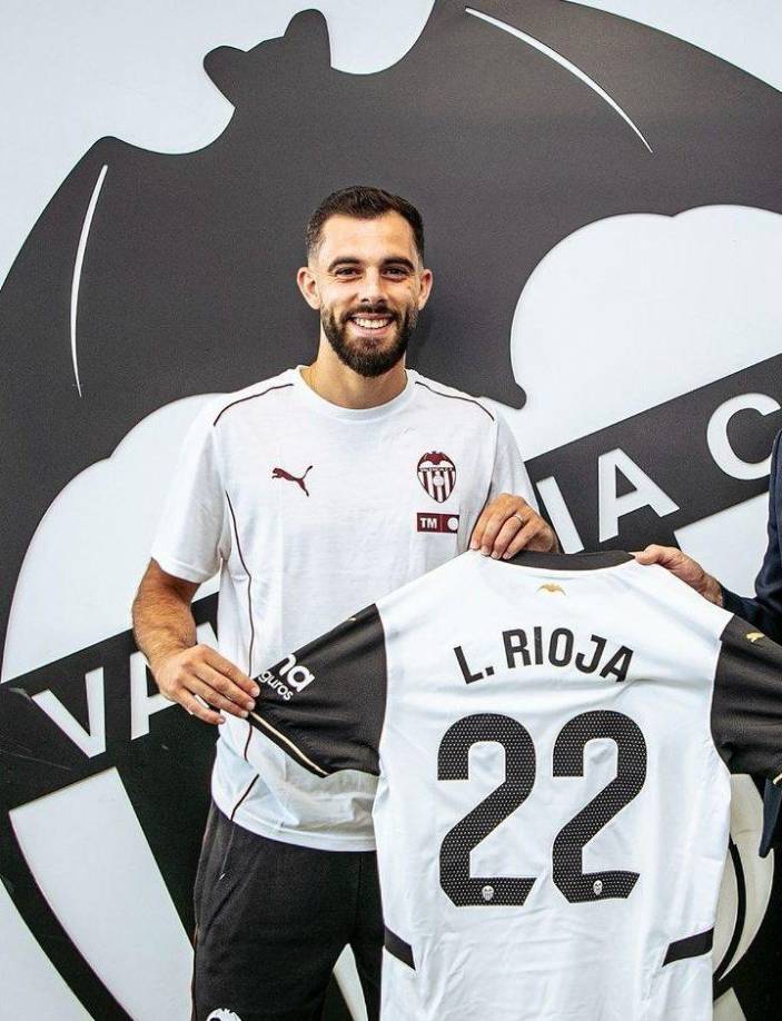 OFICIAL / Luis Rioja firma hasta junio de 2026 con el Valencia y viajará a Vigo con sus nuevos compañeros para jugar este viernes contra el Celta.