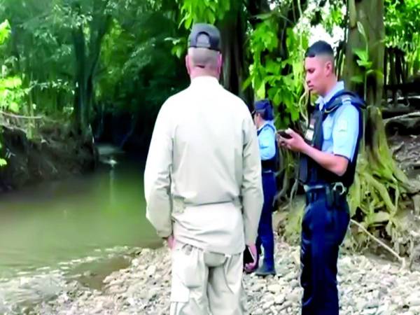 <b>La cabeza estaba sumergida en la quebrada.</b>