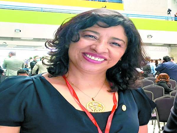 <b>La abogada Julissa Aguilar ahora ocupa el cargo de directora en propiedad de la Escuela Judicial.</b>