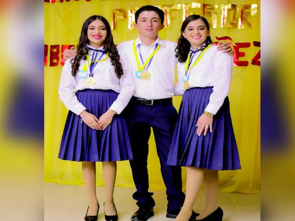 Diana María y Dulce María están en undécimo de Contaduría y Finanzas en el Insuca de Santa Rita, Copán. Se gradúan el otro año.