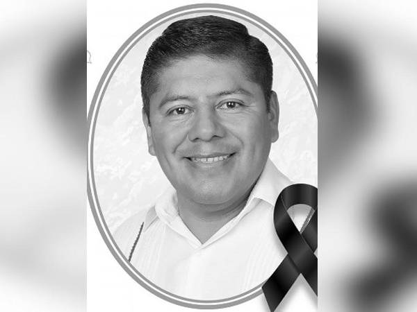 Foto del alcalde Acasio Flores. Imagen tomada del Facebook de Gobierno Municipal de Malinaltepec.