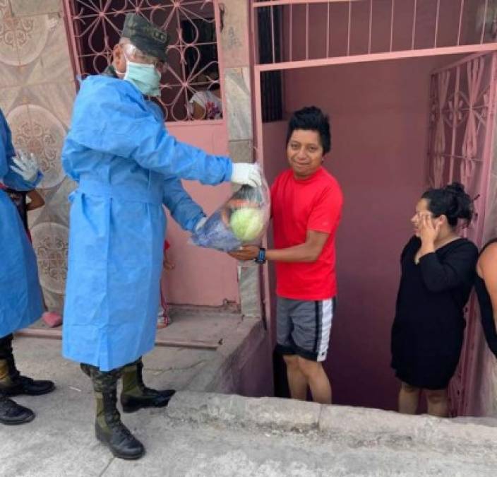 La referida colonia está conformada por unas 240 viviendas, cuyos ocupantes no deben entrar ni salir hasta que las autoridades lo ordenen, esto significa que no pueden movilizarse a comprar alimentos ni otra necesidad básica.