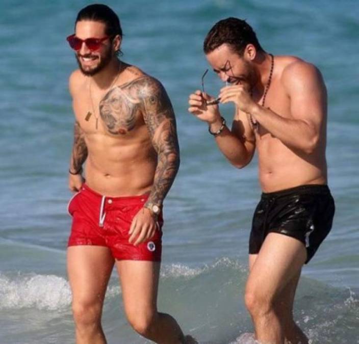 Maluma y Prince Royce, se tomaron unas pequeñas vacaciones para disfrutar del balneario de Miami Beach.<br/>