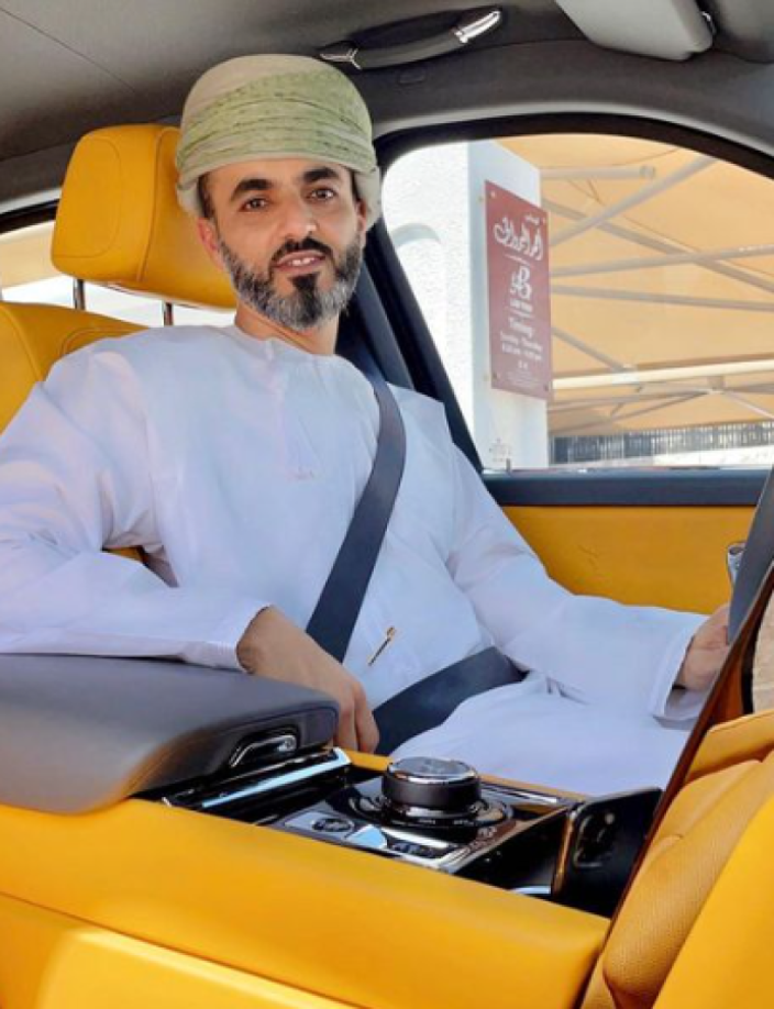 A través de Twitter, el abogado de Omán publicó que desea tener el bisht que utilizó Messi para alzar la Copa del Mundo en Qatar. 