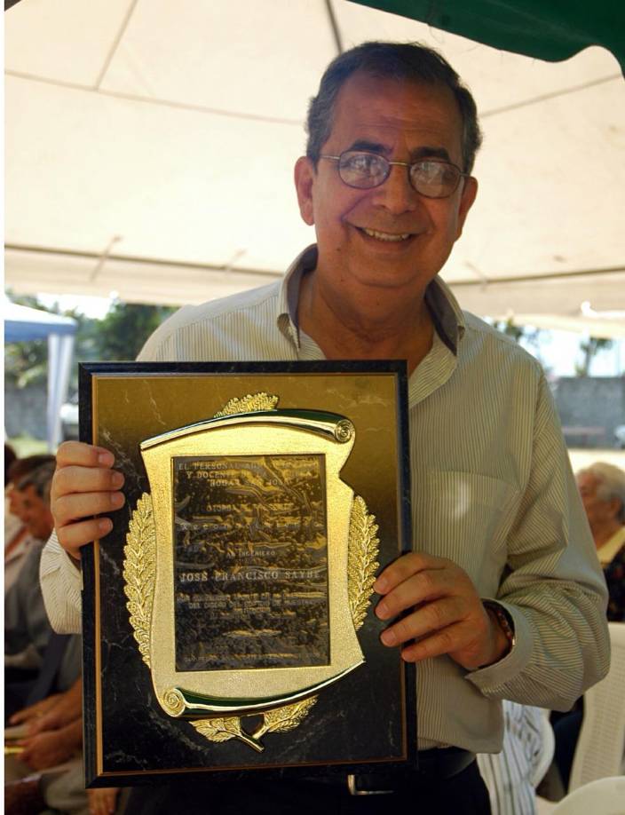 A lo largo de su trayectoria como profesional y dentro del arte y el teatro recibió más de 30 reconocimientos.