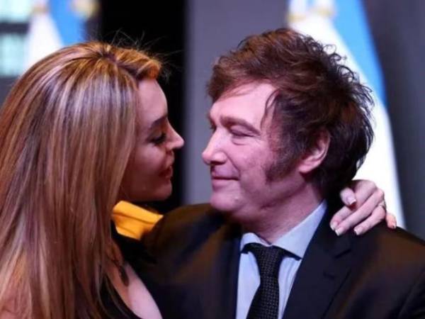 Javier Milei junto a su ahora exnovia Fátima Florez.