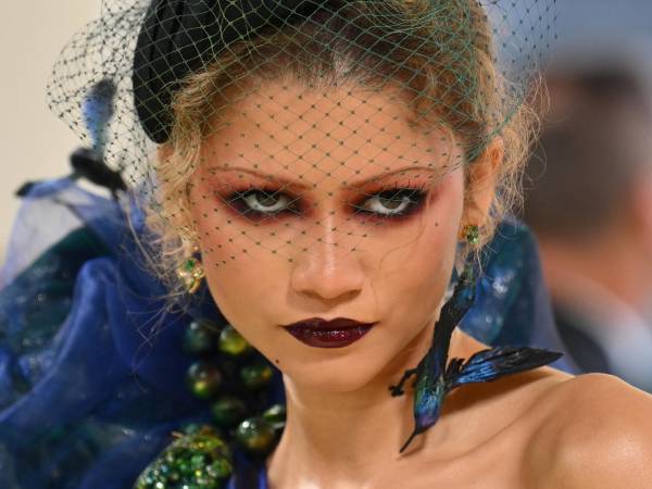 Como coanfitriona de la gala, todos los ojos estaban puestos en Zendaya. La Met Gala 2024, con el tema “Sleeping Beauties: Reawakening Fashion” y el código de vestimenta “The Garden of Time”, ha sido siempre un espectáculo de moda impresionante.