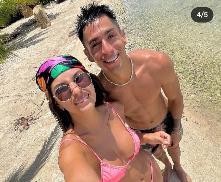 Tras finalizar su participación en el Clausura 2023, Juan Vieyra decidió olvidarse por un rato del fútbol y partió rumbo a su novia rumbo a Roatán. 