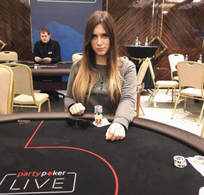 Novikova ofrecía regularmente transmisiones de video en Twitch.tv, una plataforma de transmisión en vivo popular entre los jugadores en línea.