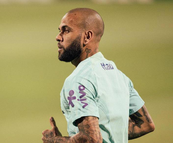 Como alternativas, la defensa, que en su recurso al TSJC vuelve a pedir la absolución, acepta que se imponga a Alves una fianza de 50.000 euros, además de la retirada del pasaportes y comparecencias semanales en el juzgado.