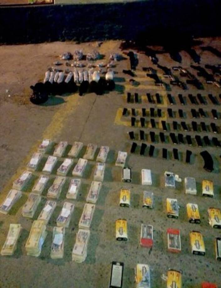 El dinero en fardos de billetes de 500 lempuras fue encontrado en caletas en el módulo de Mara Salvatrucha.