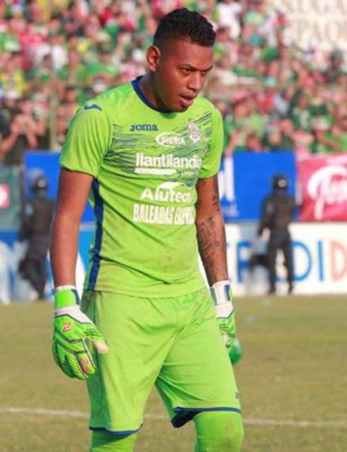 Denovan Torres: El portero hondureño viajó a Estados Unidos para disfrutar de sus vacaciones y antes de partir señaló que tiene seis meses más de contrato con el Marathón.