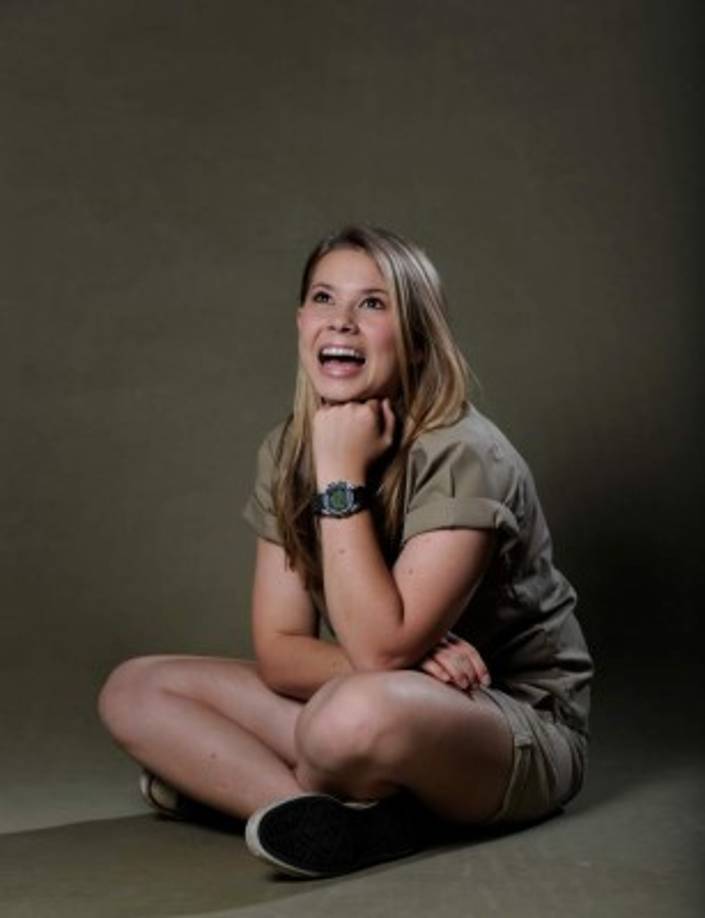 Tras la muerte trágica de su padre, Bindi Irwin continuó con el legado y profesando un gran amor por los animales.