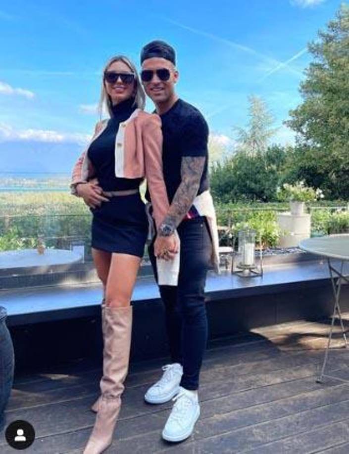 La novia del goleador argentino tiene 26 años, y es originaria de la ciudad de Mendoza.