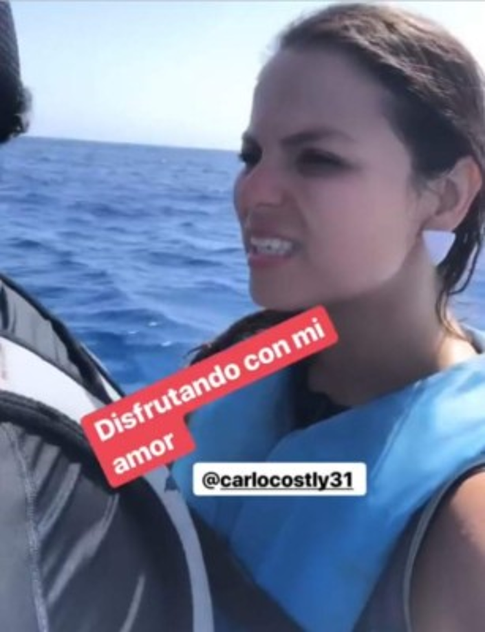 Sol, playa y arena fue lo que disfrutó la pareja durante su estadía en Roatán.