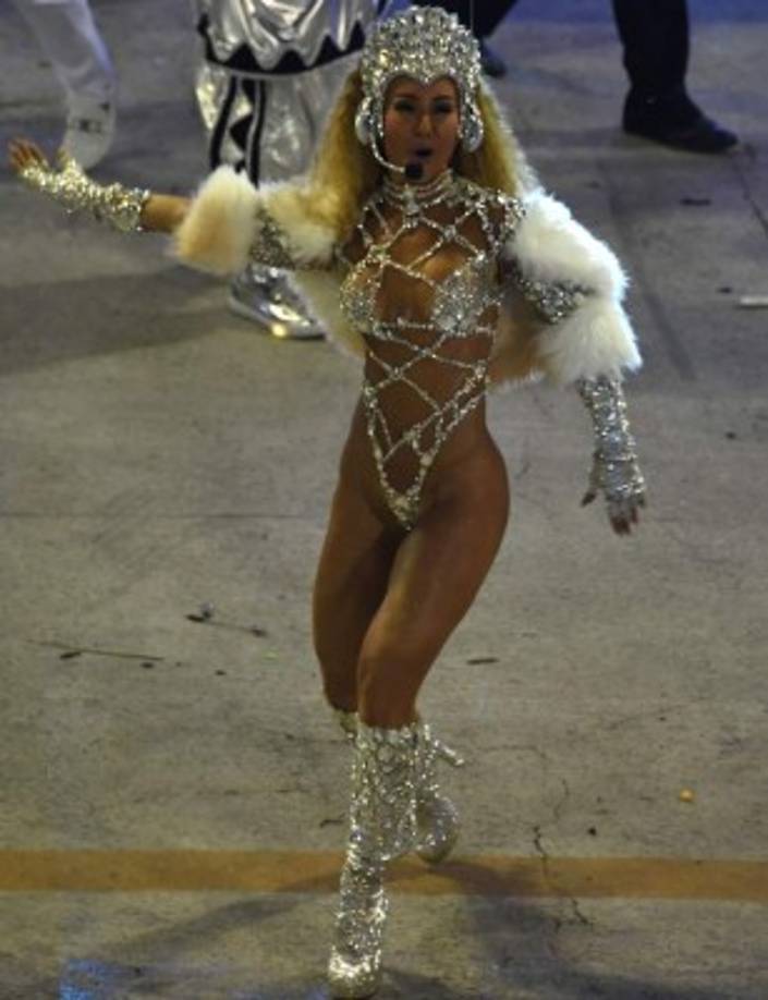 En la actualidad, desde la década de 1990 se vive la transición entre el samba como base musical del enredo de carnaval y el ritmo bahiano conocido como axé.