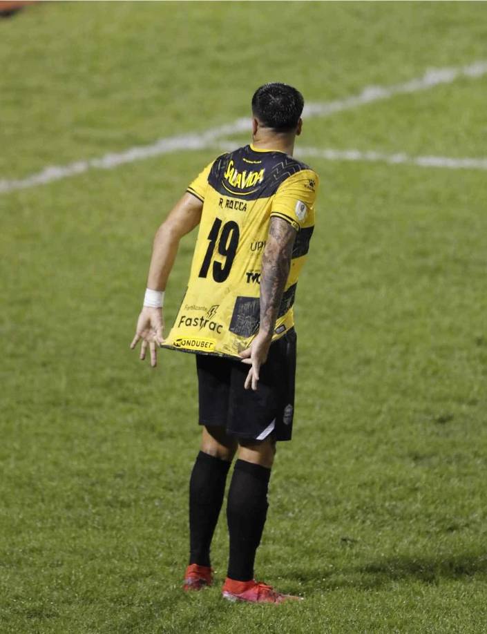 La celebración de Ramiro Rocca tras su gol que le dio el triunfo al Real España contra la Real Sociedad por la jornada 16 del Torneo Apertura 2023.