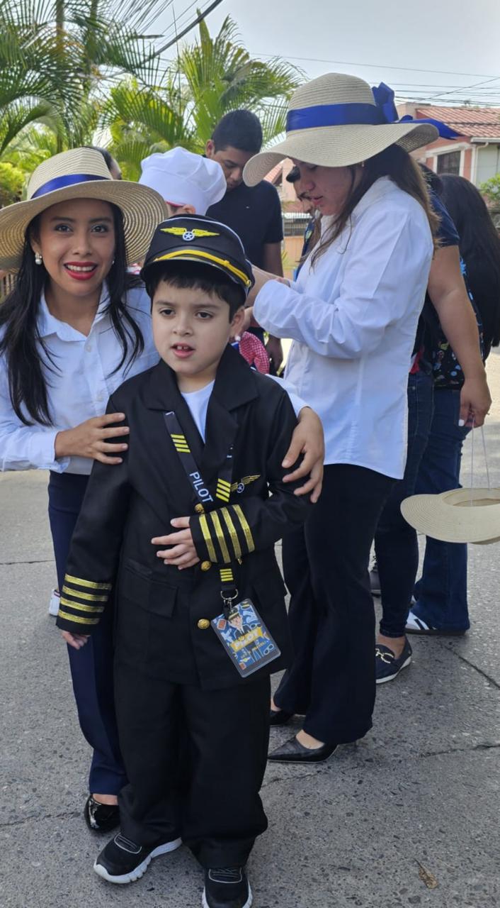 Inclusión y amor a Honduras: Niños con capacidades diferentes desfilan en SPS