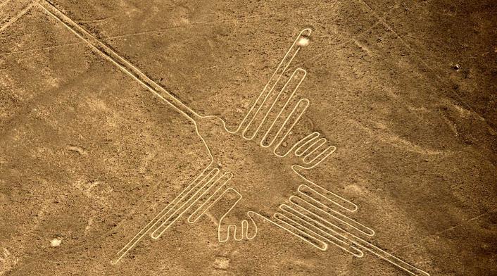 Avioneta con turistas aterriza de emergencia sobre las Líneas de Nazca en Perú