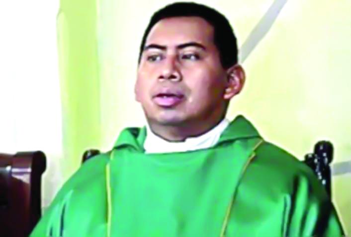 <b>Foto de la víctima: padre José Enrique Vásquez. </b>
