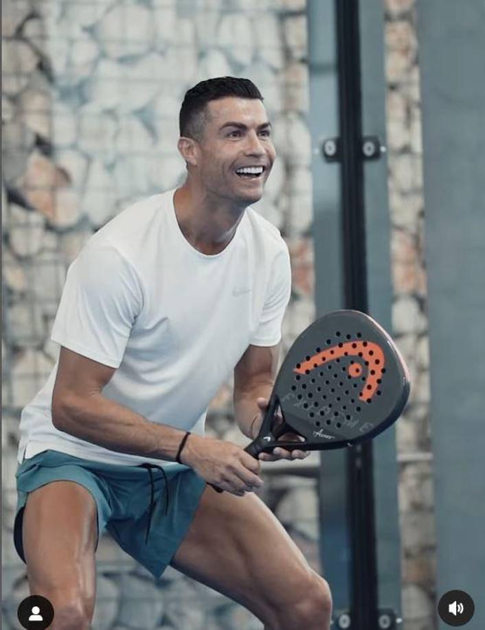 En Portugal son más de 300.000 los jugadores de pádel, y el efecto Ronaldo puede elevarlos hasta 500.000. Su último movimiento es la compra del 100 % del Lisboa Racket Centre, un centro especializado en juegos de pala y raqueta con el que busca afianzarse en el que es uno de los deportes de moda en la actualidad.