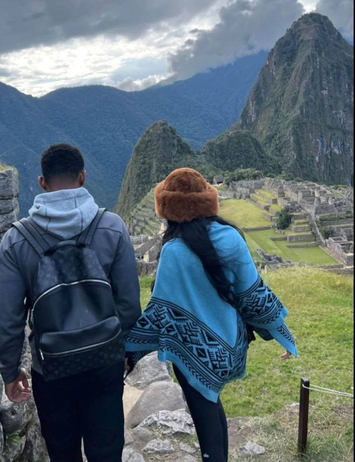 Mediante sus cuentas de Instagram, tanto Lozano y Joselinn han presumido sus vacaciones y lo bien que la pasan en Machu Picchu.